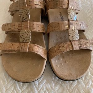 Vionic Sz 7 Tan Cork Slingback Sandal